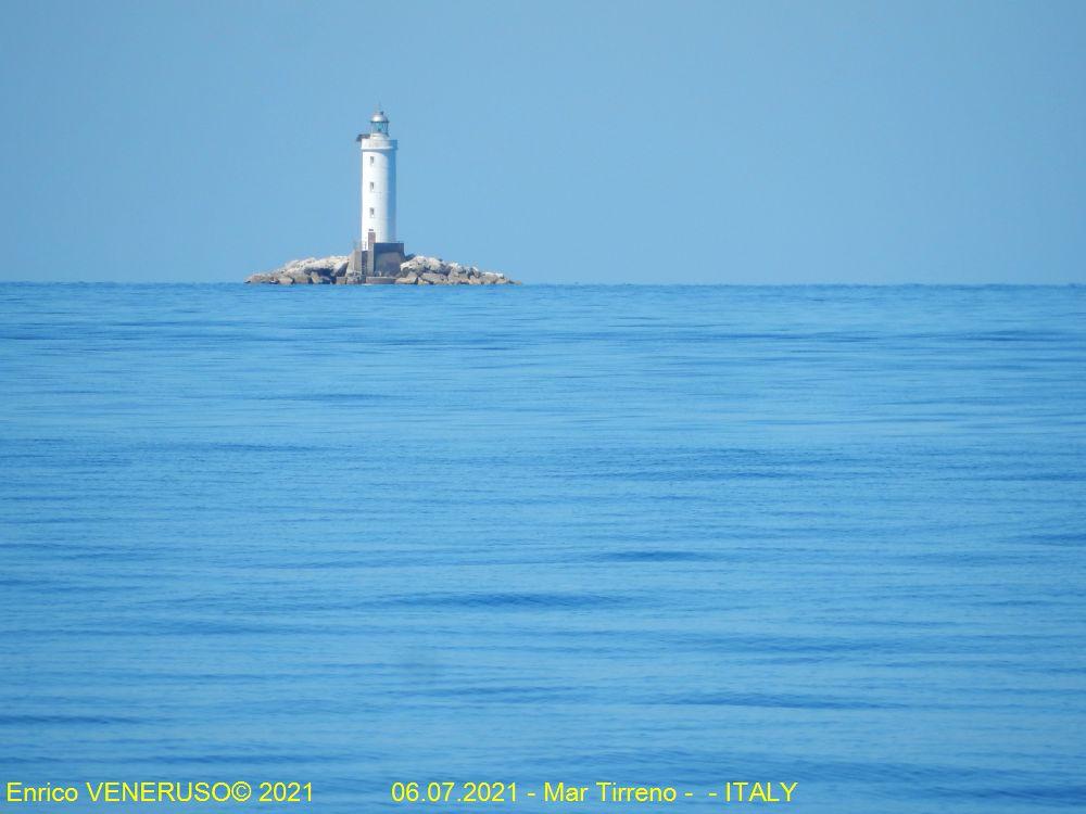 77-- Faro Scoglio della Meloria  - Lighthouse of rock of Meloria.jpg